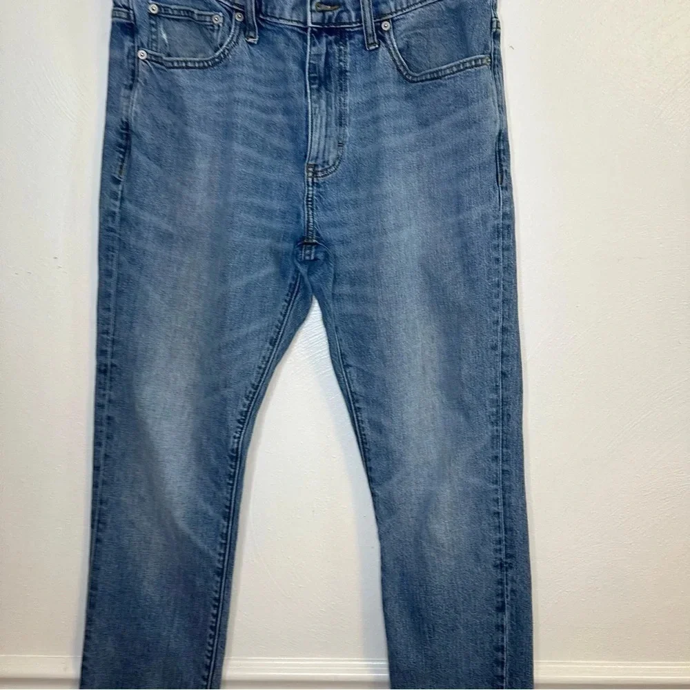 J Crew Men's Straight-fit jean in signature flex size 34/30(e5